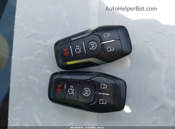 1FATP8UH2H5273064 2017 FORD MUSTANG Серебряный Вид панели приборов