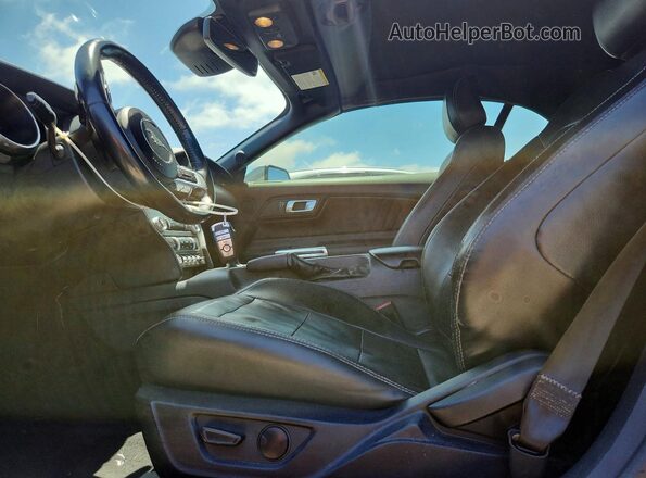 1FATP8UH2M5110246 2021 FORD MUSTANG Silver Widok wnętrza z przodu
