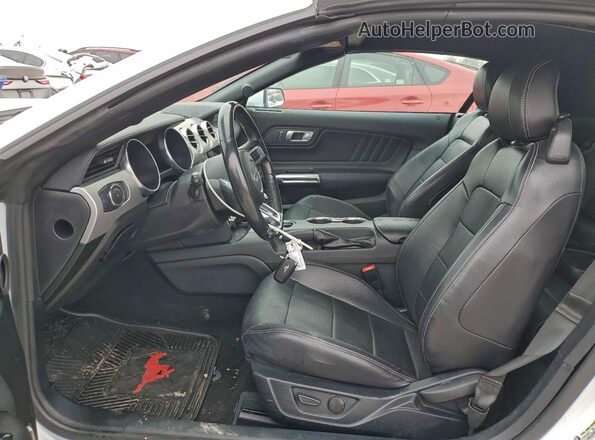 1FATP8UH2P5107898 2023 FORD MUSTANG White Front interior view