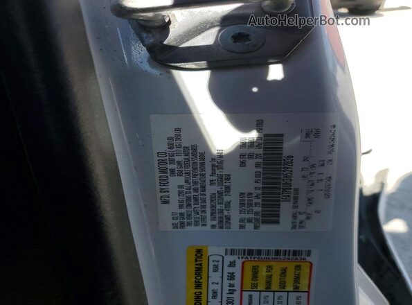 1FATP8UH3H5292836 2017 FORD MUSTANG White Engine compartment view
