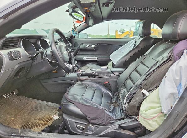 1FATP8UH3J5115239 2018 FORD MUSTANG Black Front interior view