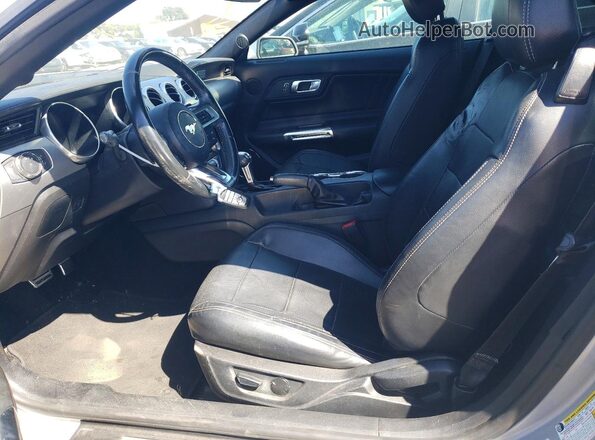 1FATP8UH3K5109250 2019 FORD MUSTANG Silver Front interior view