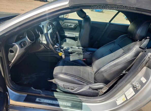 1FATP8UH3L5106639 2020 FORD MUSTANG Silver Front interior view