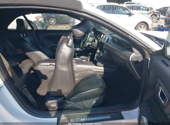 1FATP8UH4M5121037 2021 FORD MUSTANG White Vista interior delantera