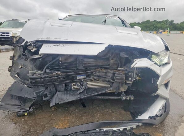 1FATP8UH5J5133077 2018 FORD MUSTANG Silver Widok z przodu