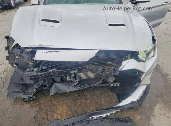 1FATP8UH5J5133077 2018 FORD MUSTANG Silver Widok wnętrza z tyłu