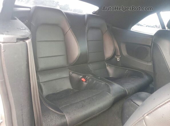1FATP8UH5J5133077 2018 FORD MUSTANG Silver Widok tylnych siedzeń