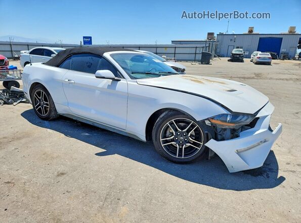 1FATP8UH5J5176995 2018 FORD MUSTANG Белый Передняя правая четверть
