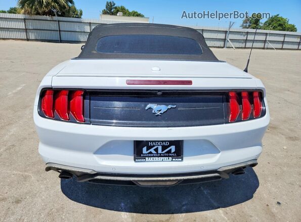 1FATP8UH5J5176995 2018 FORD MUSTANG Белый Вид сзади
