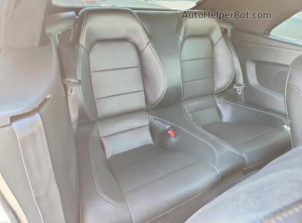 1FATP8UH5J5176995 2018 FORD MUSTANG Белый Вид задних сидений