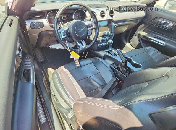 1FATP8UH5J5176995 2018 FORD MUSTANG Белый Вид панели приборов
