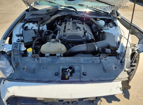 1FATP8UH5J5176995 2018 FORD MUSTANG Белый Вид задней части салона