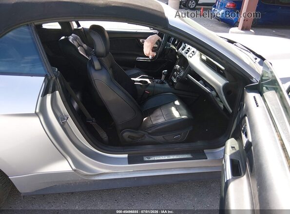 1FATP8UH6G5226649 2016 FORD MUSTANG Серебряный Вид салона спереди