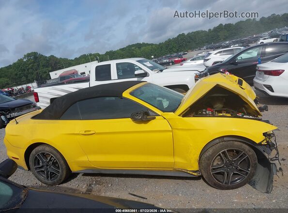 1FATP8UH8J5156563 2018 FORD MUSTANG Yellow Vista interior trasera