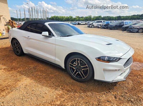1FATP8UH8M5100868 2021 FORD MUSTANG Белый Передняя правая четверть