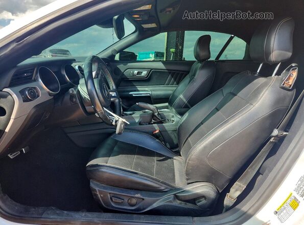 1FATP8UH8M5100868 2021 FORD MUSTANG Белый Вид салона спереди