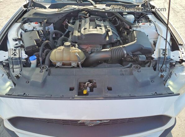 1FATP8UH9L5131836 2020 FORD MUSTANG White Vista interior trasera