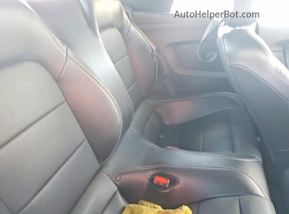 1FATP8UH9M5111815 2021 FORD MUSTANG Серебряный Вид задних сидений