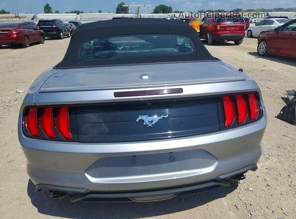 1FATP8UH9M5111815 2021 FORD MUSTANG Серебряный Вид сзади