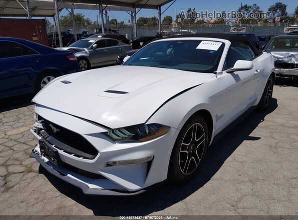 1FATP8UH9M5121356 2021 FORD MUSTANG Белый Передняя левая четверть