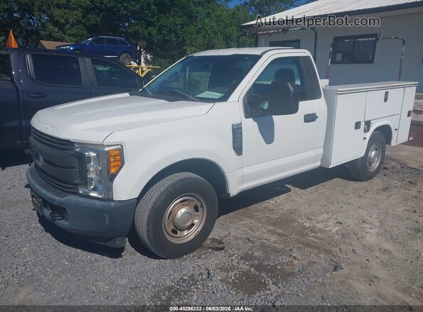1FDBF2A60HEE09812 2017 FORD F-250 White წინა მარცხენა ხედი სამი მეოთხედიდან