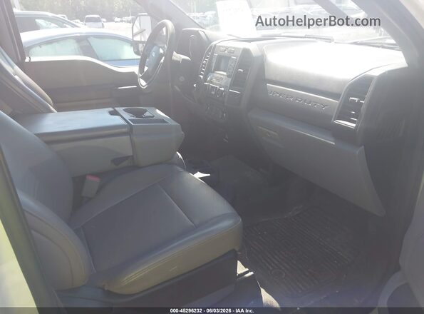 1FDBF2A60HEE09812 2017 FORD F-250 White წინა სალონის ხედი