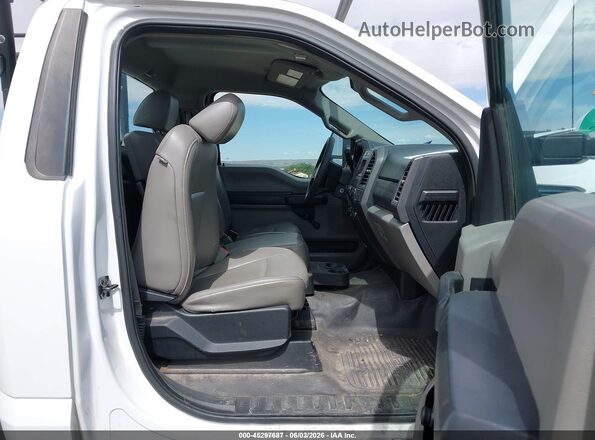 1FDBF2A65HEE07201 2017 FORD F-250 Белый Вид салона спереди