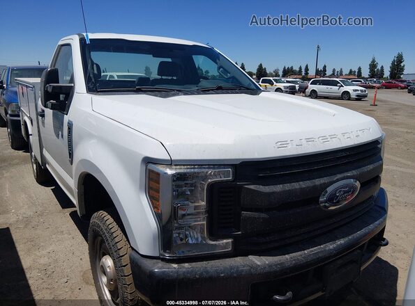 1FDBF2B63KEF82181 2019 FORD F-250 White Widok wnętrza 360 stopni
