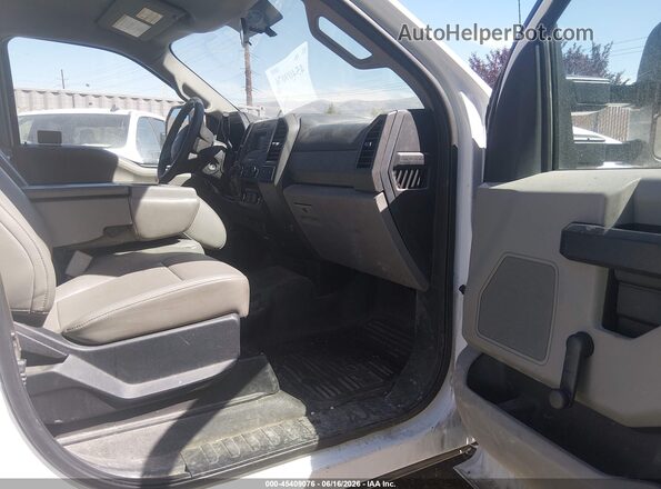 1FDBF2B68HEE28977 2017 FORD F-250 Белый Вид салона спереди