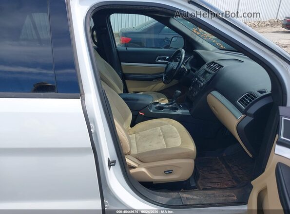 1FM5K7D80HGC36820 2017 FORD EXPLORER White Вид салону спереду