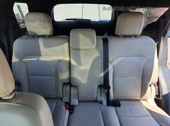 1FM5K7D80JGC91029 2018 FORD EXPLORER Silver Widok tylnych siedzeń
