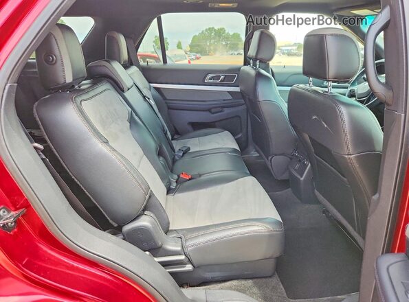 1FM5K7D81HGA25741 2017 FORD EXPLORER Red Widok wnętrza z tyłu