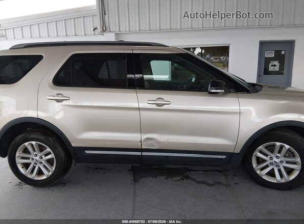 1FM5K7D81HGD49885 2017 FORD EXPLORER Beige Vista interior trasera