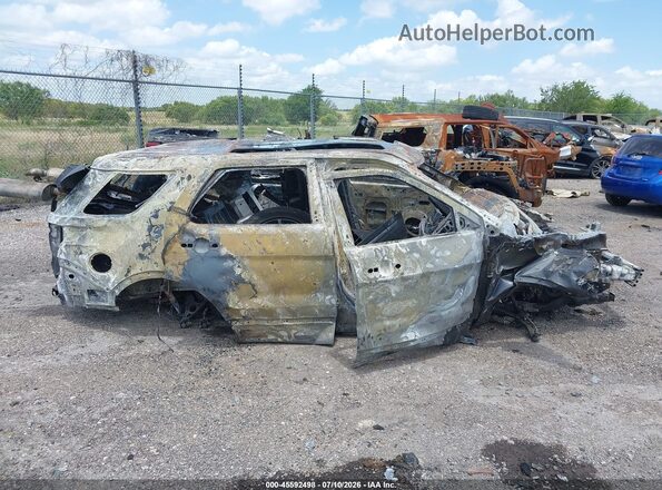 1FM5K7D81HGD85169 2017 FORD EXPLORER Gray Widok wnętrza z tyłu