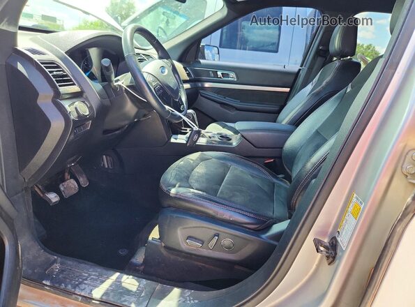 1FM5K7D82JGC05414 2018 FORD EXPLORER Silver Вид салону спереду
