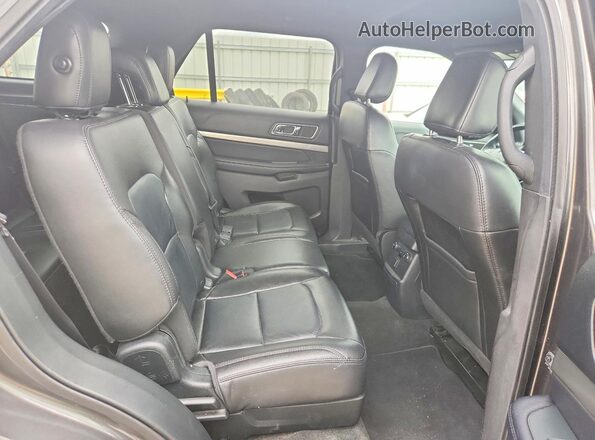 1FM5K7D83JGC27308 2018 FORD EXPLORER Gray Vista interior trasera