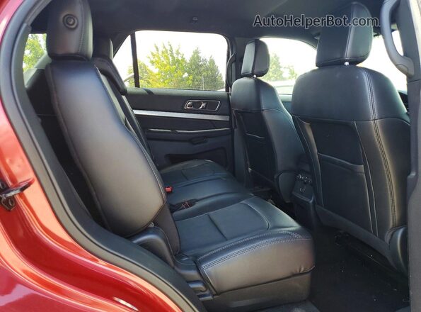 1FM5K7D83JGC72653 2018 FORD EXPLORER Red Rear interior view