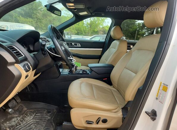 1FM5K7D84HGD62713 2017 FORD EXPLORER Белый Вид салона спереди