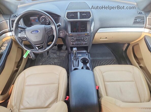1FM5K7D84HGD62713 2017 FORD EXPLORER Белый Вид панели приборов