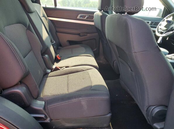 1FM5K7D84HGE09738 2017 FORD EXPLORER Red Rear interior view