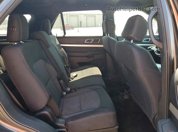 1FM5K7D85HGA80578 2017 FORD EXPLORER Gray Vista interior trasera