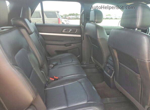 1FM5K7D87HGD63645 2017 FORD EXPLORER Beige Вид задньої частини салону