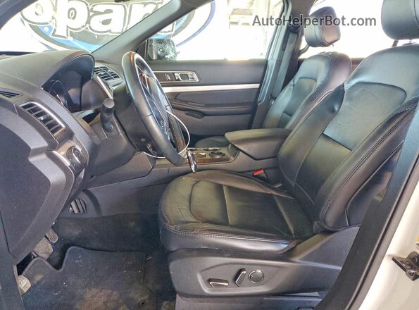 1FM5K7D89HGE42217 2017 FORD EXPLORER White Widok wnętrza z przodu