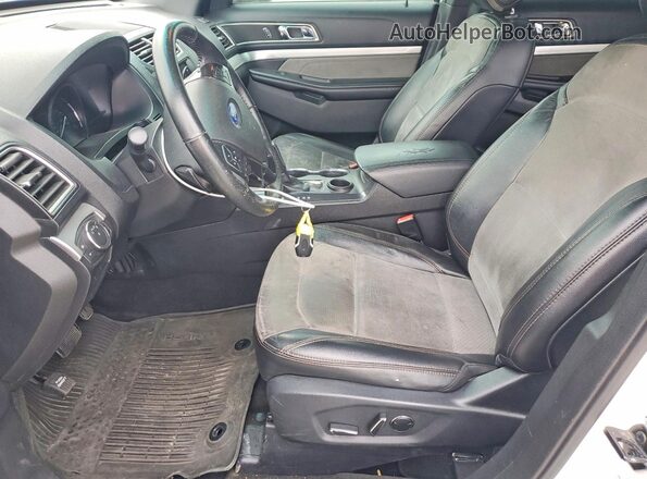 1FM5K7D8XHGA15841 2017 FORD EXPLORER White Widok wnętrza z przodu