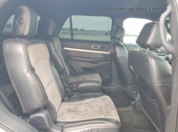 1FM5K7D8XHGA15841 2017 FORD EXPLORER White Widok wnętrza z tyłu