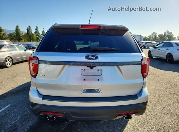 1FM5K7D8XJGA55925 2018 FORD EXPLORER Silver Вид ззаду