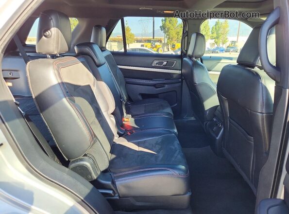 1FM5K7D8XJGA55925 2018 FORD EXPLORER Silver Вид задньої частини салону