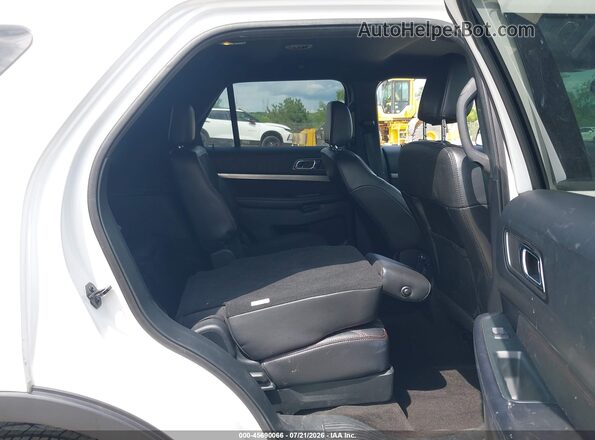 1FM5K7DH2JGC24349 2018 FORD EXPLORER White Widok naklejki z numerem VIN