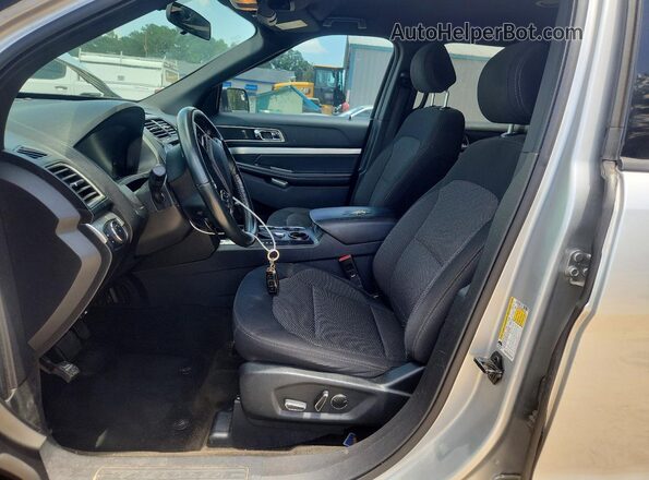 1FM5K7DH3HGC91827 2017 FORD EXPLORER Silver Вид салону спереду