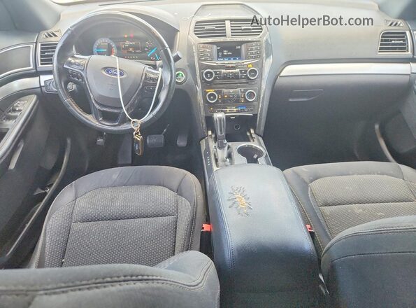 1FM5K7DH3HGC91827 2017 FORD EXPLORER Silver Вид панелі приладів